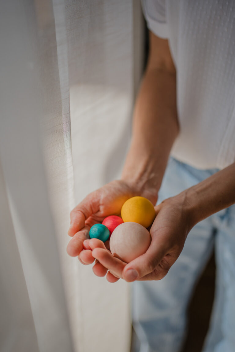 Detailaufnahme von Arbeitsutensilien – Businessfotografie Graz und Umgebung, authentische Einblicke in den Arbeitsalltag