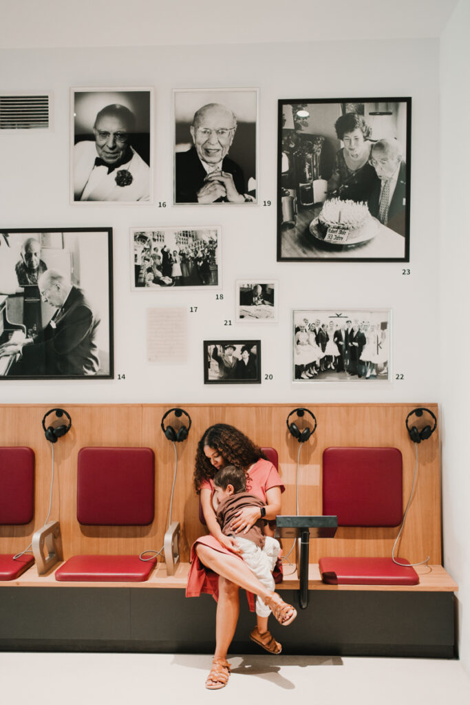 Familienfotografin Graz hat stillende Mama im Salon Stolz im Rahmen der Kampagne #ichstillwoichwill fotografiert