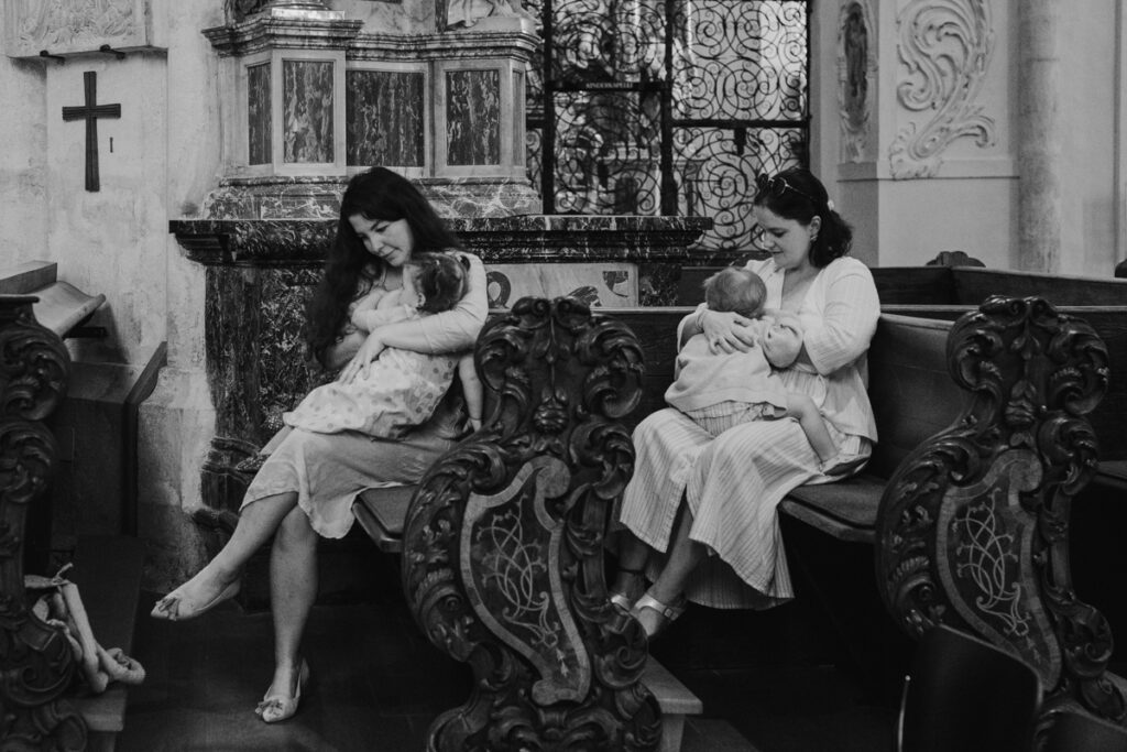 Familienfotografin Graz hat stillende Mama im Grazer Dom im Rahmen der Kampagne #ichstillwoichwill fotografiert